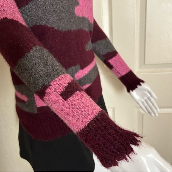 Aqua Cashmere distressed long sleeve camo print gray pink wine color size xsmall - Picture 5 of 8